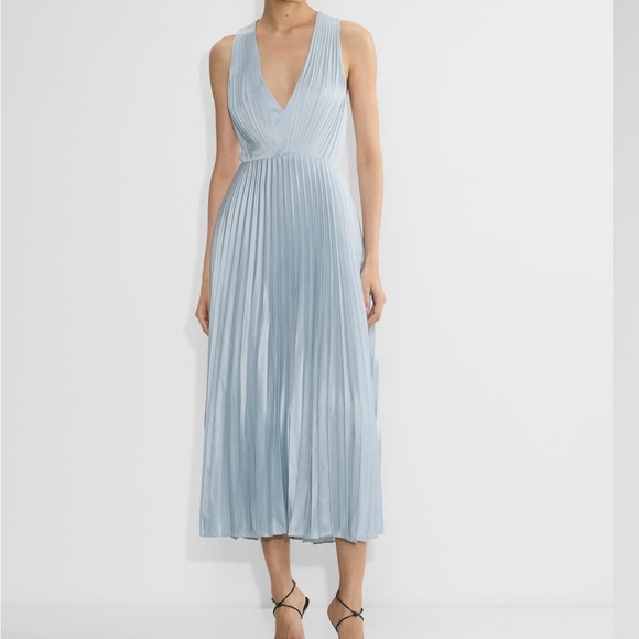 Aritzia Dresses & Skirts - Aritzia Rio Satin Dress size 4